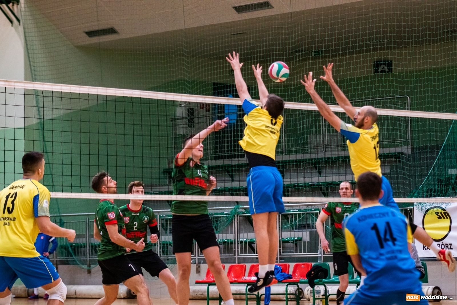 Zdjęcie w galerii na portalu naszwodzislaw.com: Siatkówka. Górnik Radlin wrócił z Raciborza z tarczą [FOTO] wiadomości z regionu