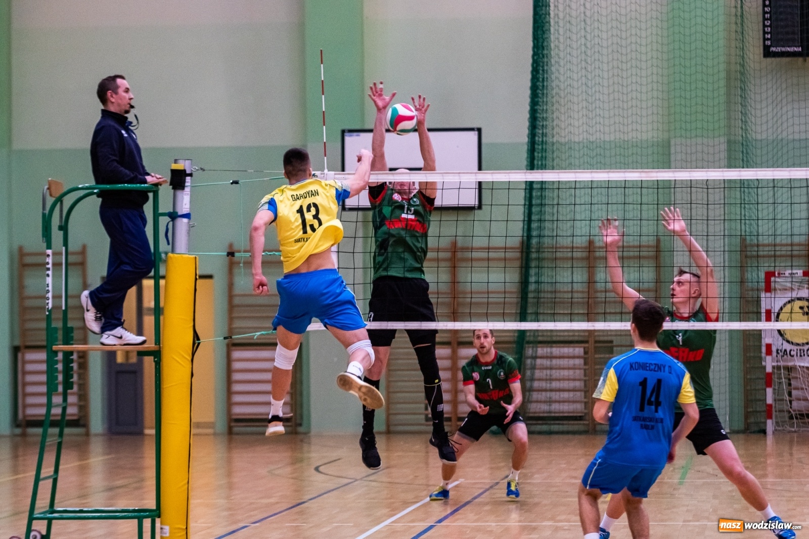 Zdjęcie w galerii na portalu naszwodzislaw.com: Siatkówka. Górnik Radlin wrócił z Raciborza z tarczą [FOTO] wiadomości z regionu