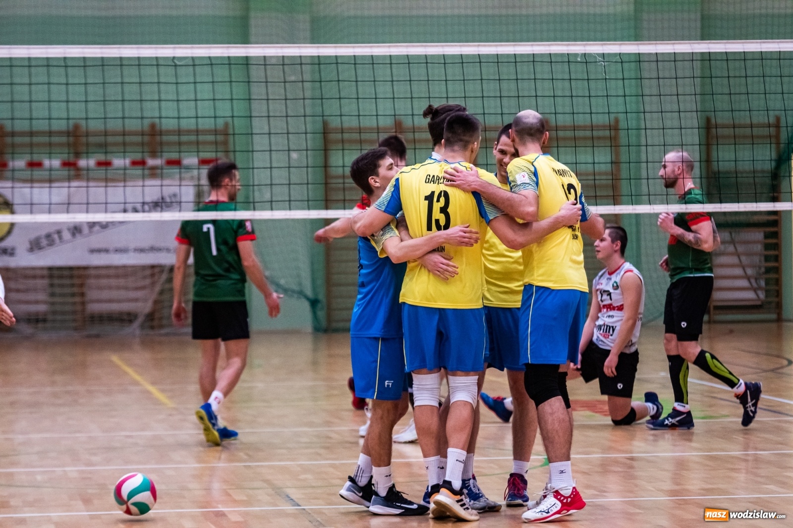 Zdjęcie w galerii na portalu naszwodzislaw.com: Siatkówka. Górnik Radlin wrócił z Raciborza z tarczą [FOTO] wiadomości z regionu