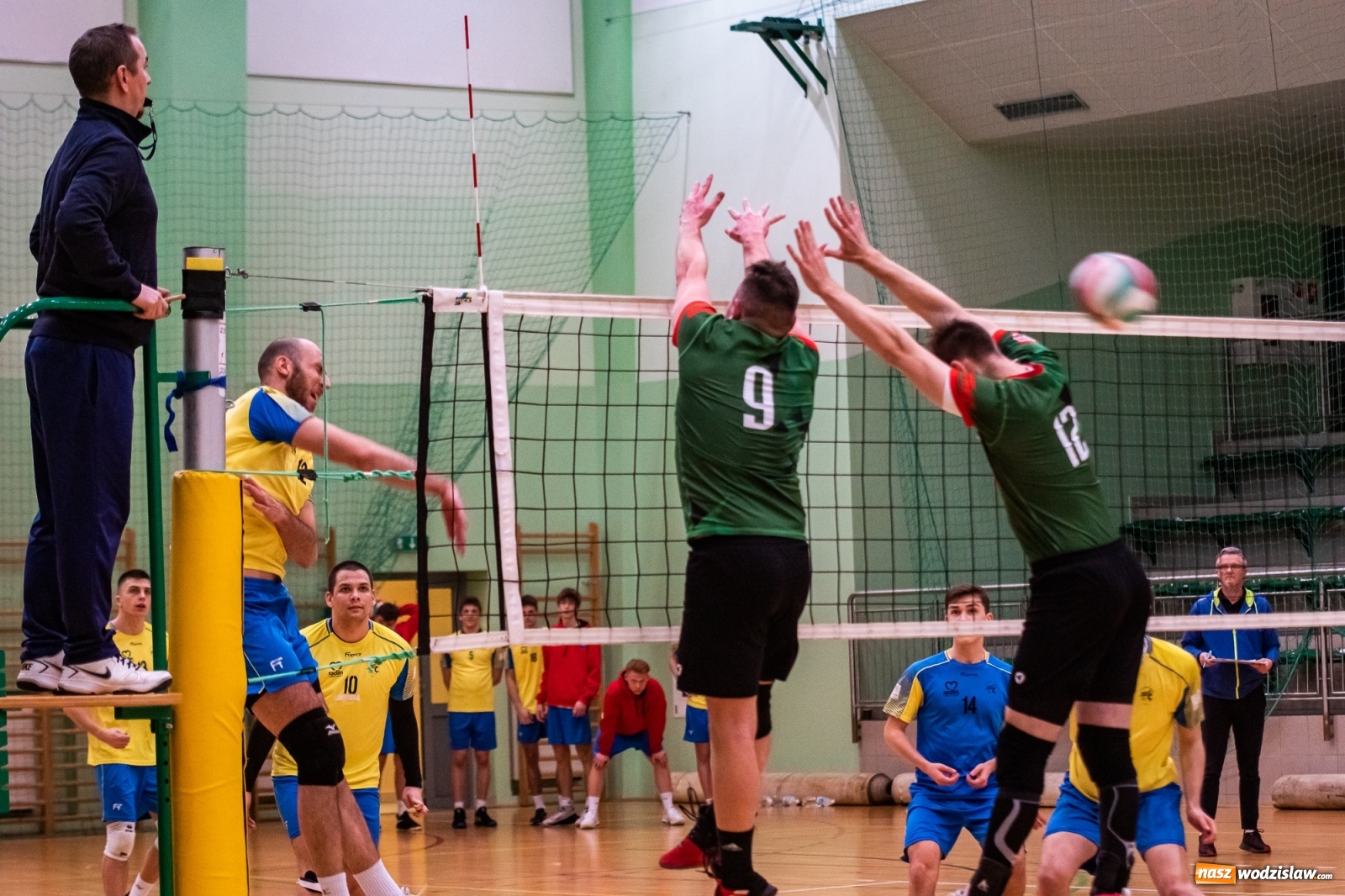 Zdjęcie w galerii na portalu naszwodzislaw.com: Siatkówka. Górnik Radlin wrócił z Raciborza z tarczą [FOTO] wiadomości z regionu