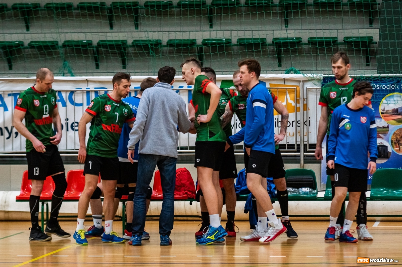 Zdjęcie w galerii na portalu naszwodzislaw.com: Siatkówka. Górnik Radlin wrócił z Raciborza z tarczą [FOTO] wiadomości z regionu