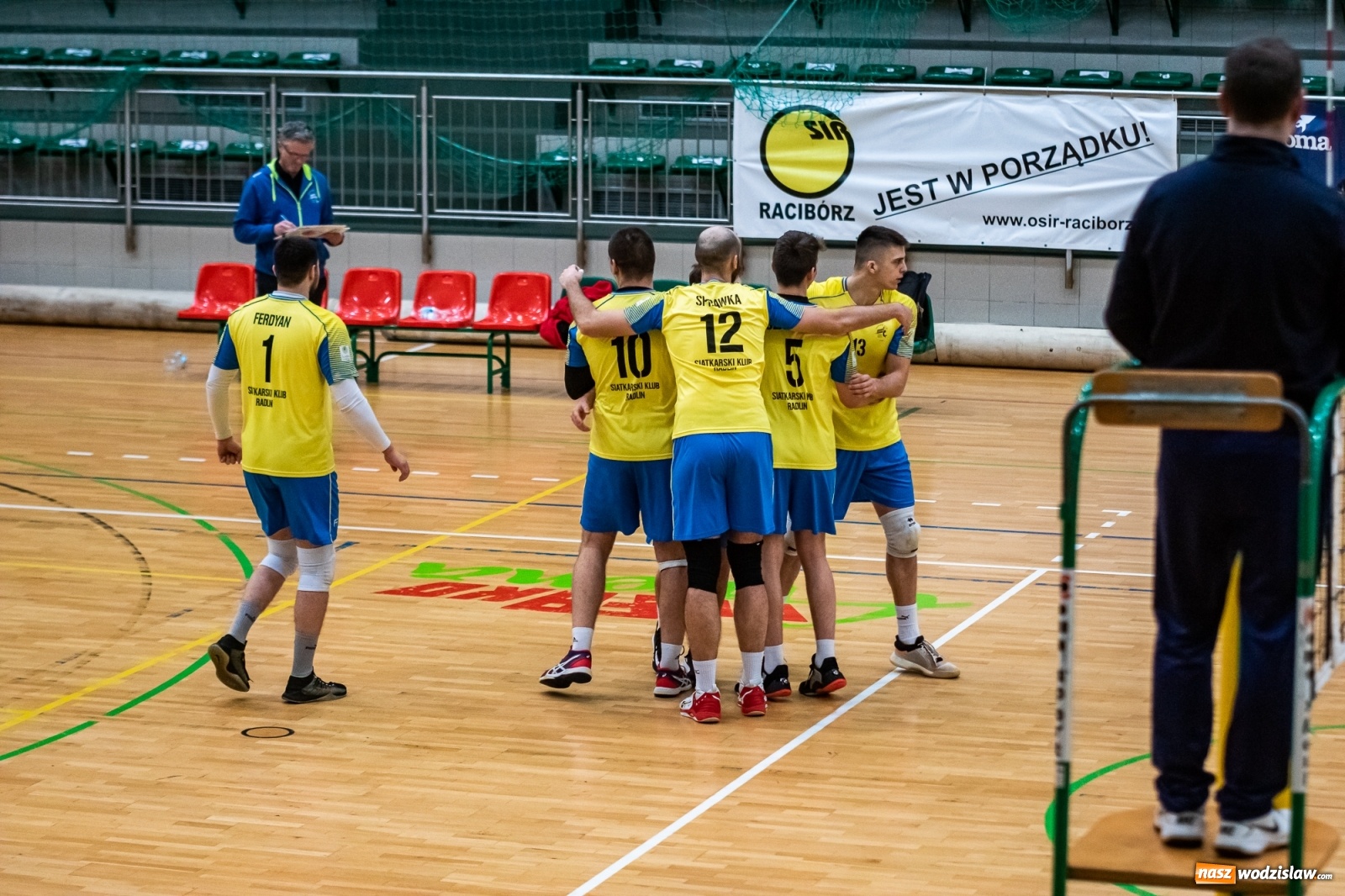 Zdjęcie w galerii na portalu naszwodzislaw.com: Siatkówka. Górnik Radlin wrócił z Raciborza z tarczą [FOTO] wiadomości z regionu