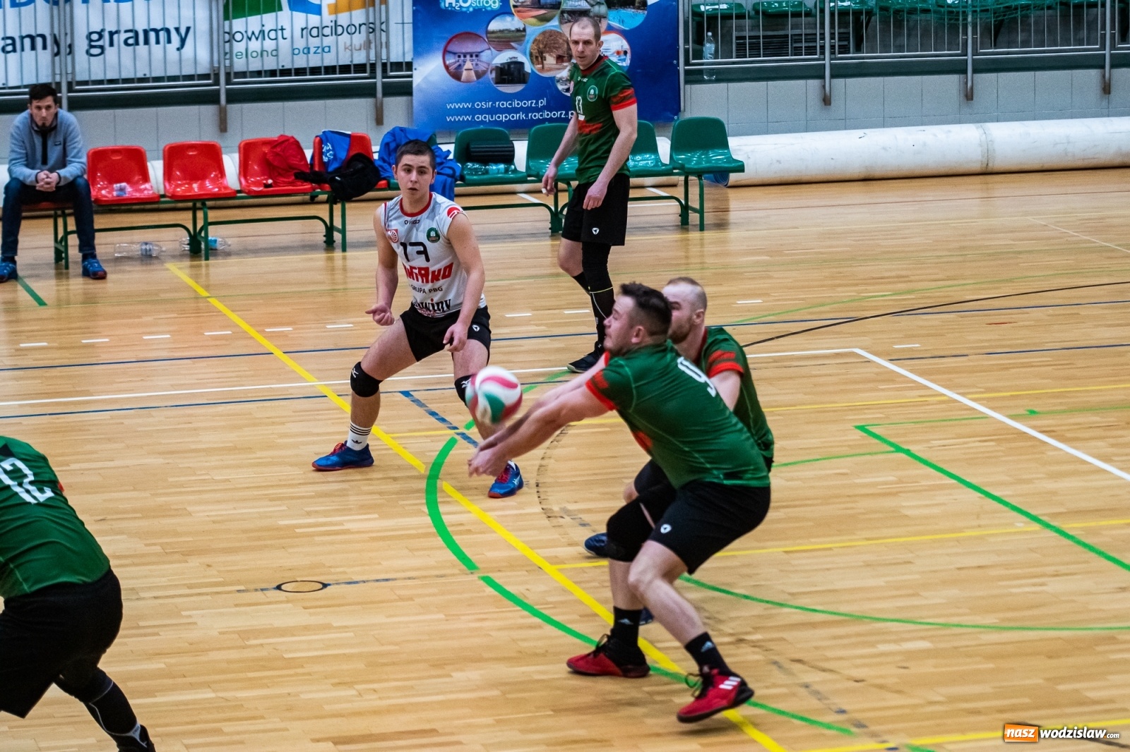 Zdjęcie w galerii na portalu naszwodzislaw.com: Siatkówka. Górnik Radlin wrócił z Raciborza z tarczą [FOTO] wiadomości z regionu