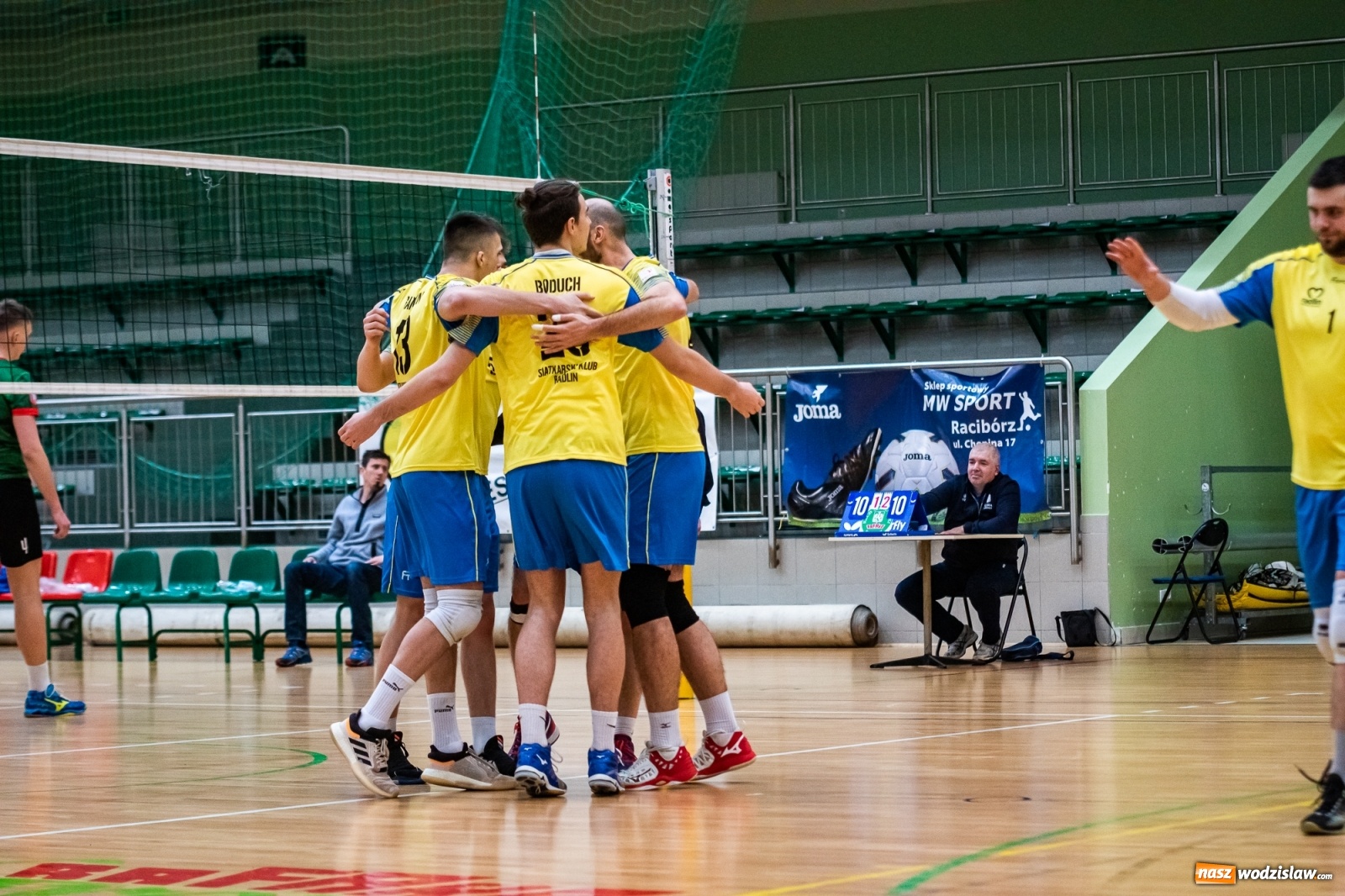 Zdjęcie w galerii na portalu naszwodzislaw.com: Siatkówka. Górnik Radlin wrócił z Raciborza z tarczą [FOTO] wiadomości z regionu