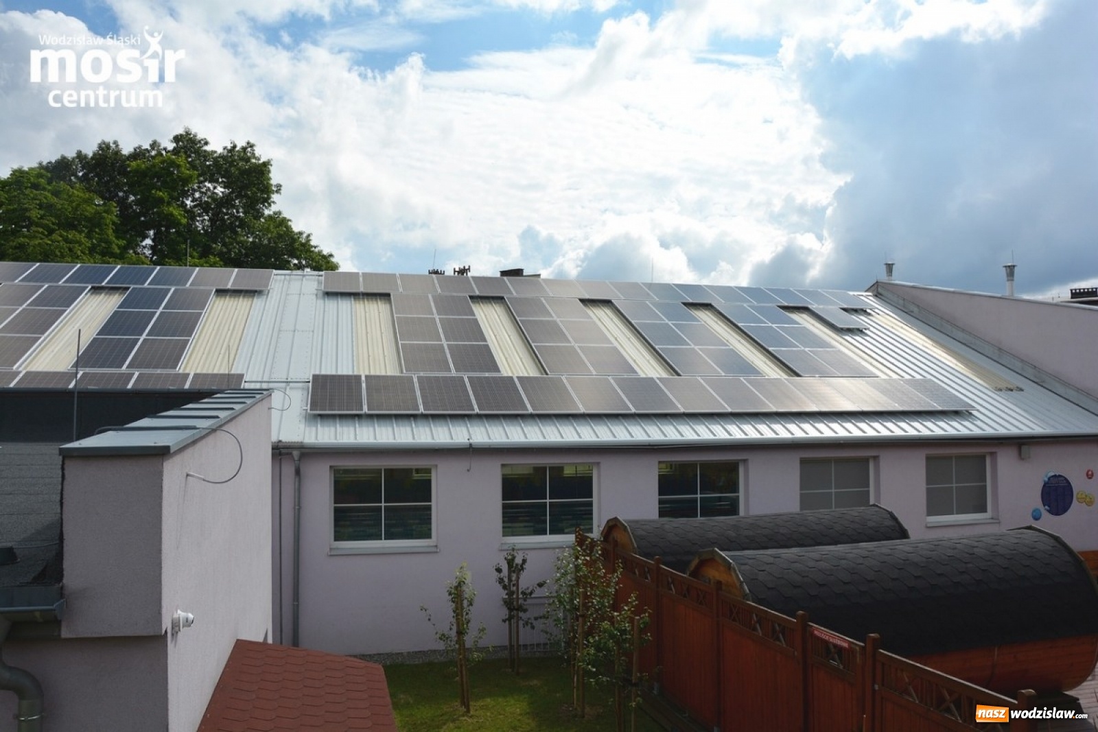 Zdjęcie w galerii na portalu naszwodzislaw.com: OZE na dachach miejskich jednostek wiadomości z regionu