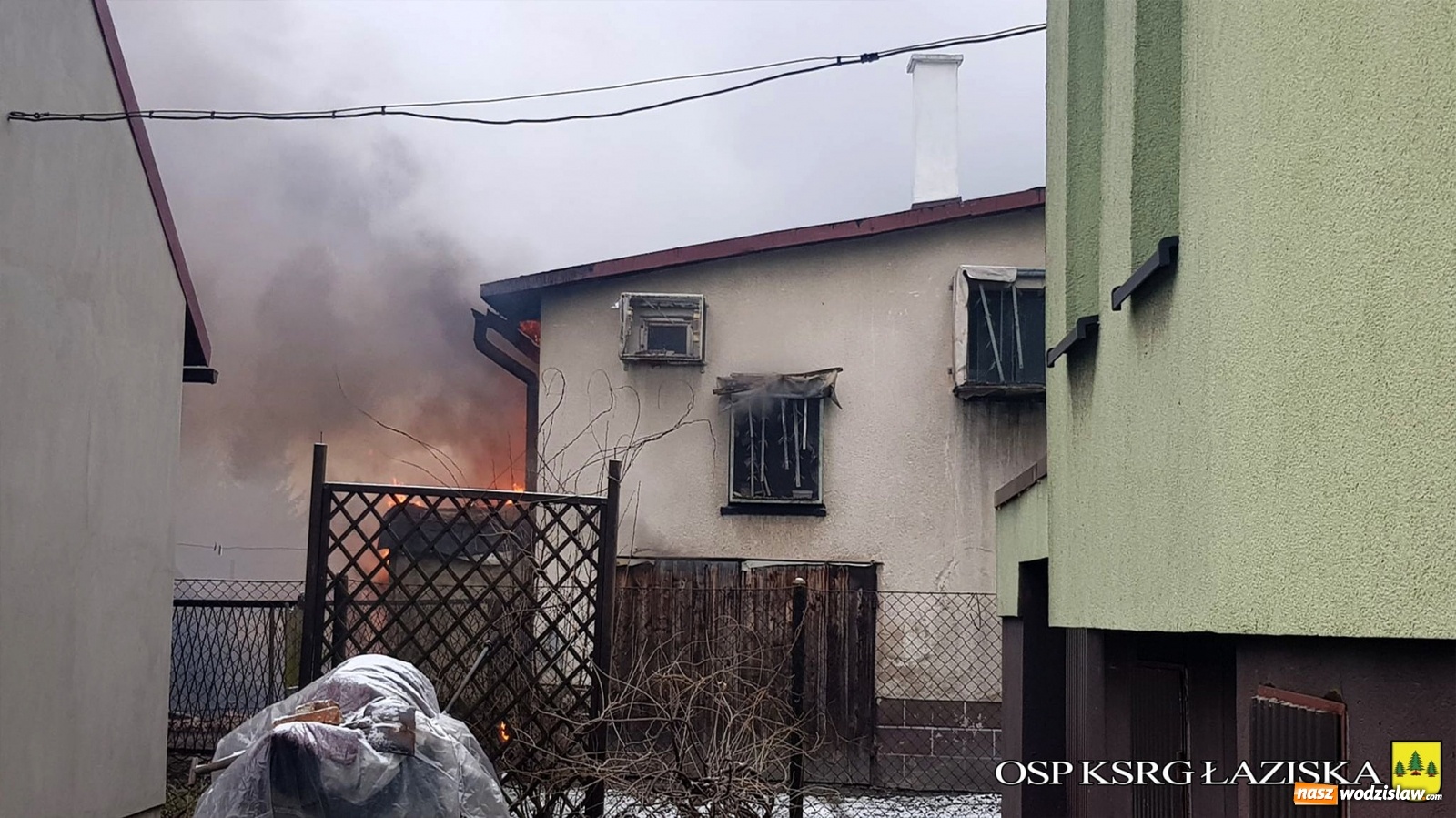 Zdjęcie w galerii na portalu naszwodzislaw.com: Pożar garażu w Godowie. Spłonęły gołębie pocztowe [FOTO] wiadomości z regionu