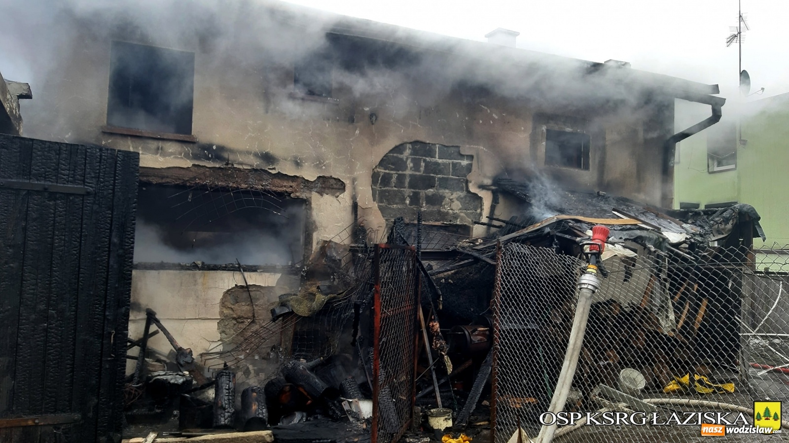 Zdjęcie w galerii na portalu naszwodzislaw.com: Pożar garażu w Godowie. Spłonęły gołębie pocztowe [FOTO] wiadomości z regionu
