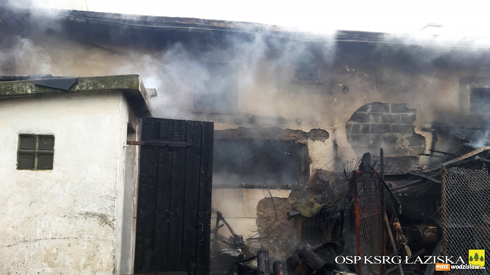 Zdjęcie w galerii na portalu naszwodzislaw.com: Pożar garażu w Godowie. Spłonęły gołębie pocztowe [FOTO] wiadomości z regionu