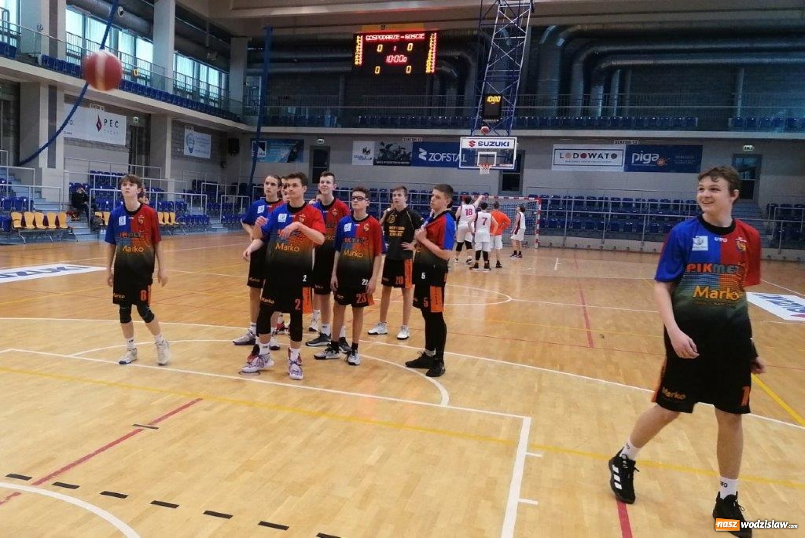 Zdjęcie w galerii na portalu naszwodzislaw.com: Koszykarze MKS Wodzisław Śląski z wygraną w Tychach wiadomości z regionu