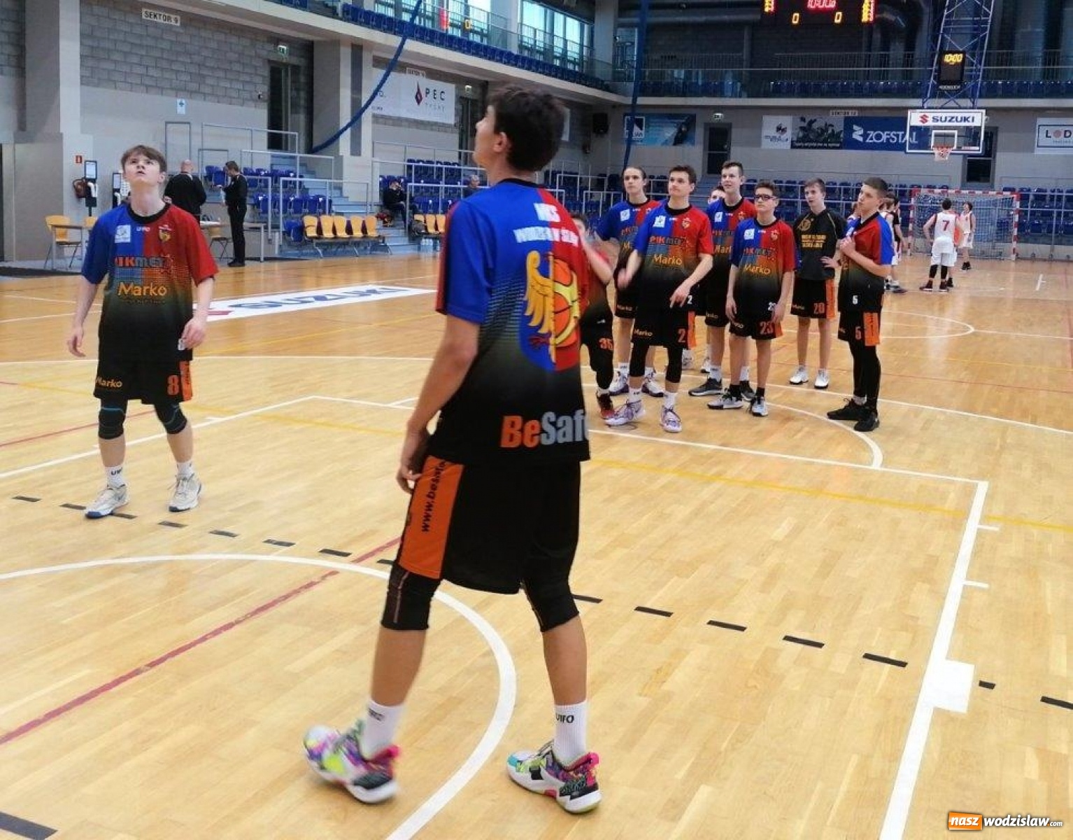 Zdjęcie w galerii na portalu naszwodzislaw.com: Koszykarze MKS Wodzisław Śląski z wygraną w Tychach wiadomości z regionu