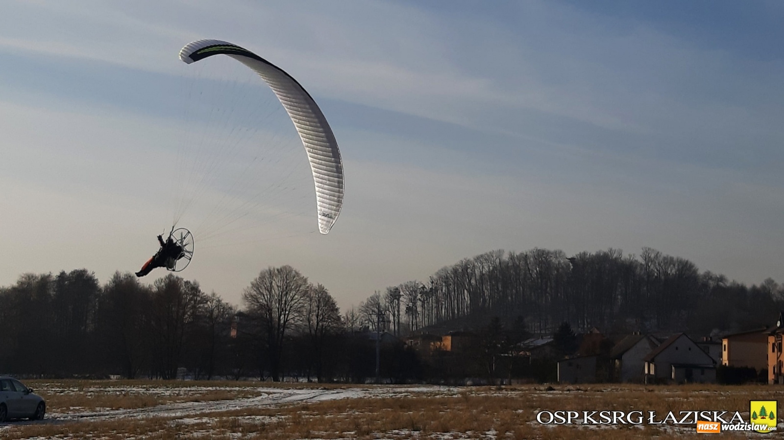 Zdjęcie w galerii na portalu naszwodzislaw.com: Poszukiwania paralotniarza w Godowie. W akcji śmigłowiec z Krakowa [FOTO] wiadomości z regionu