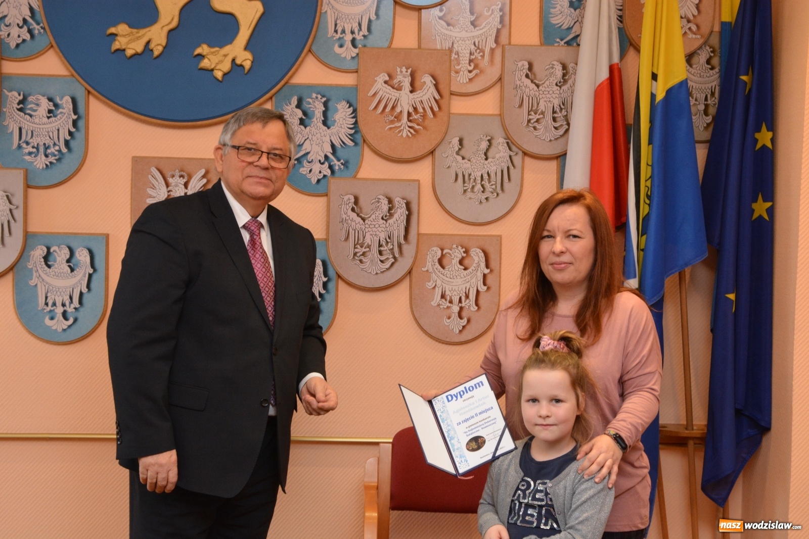 Zdjęcie w galerii na portalu naszwodzislaw.com: Rozstrzygnięto konkurs na najładniejsza dekorację świąteczno–noworoczną wiadomości z regionu