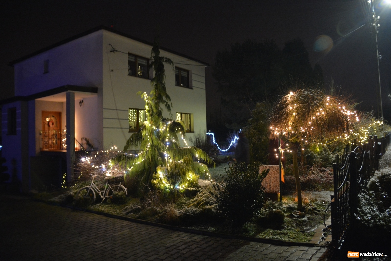 Zdjęcie w galerii na portalu naszwodzislaw.com: Rozstrzygnięto konkurs na najładniejsza dekorację świąteczno–noworoczną wiadomości z regionu