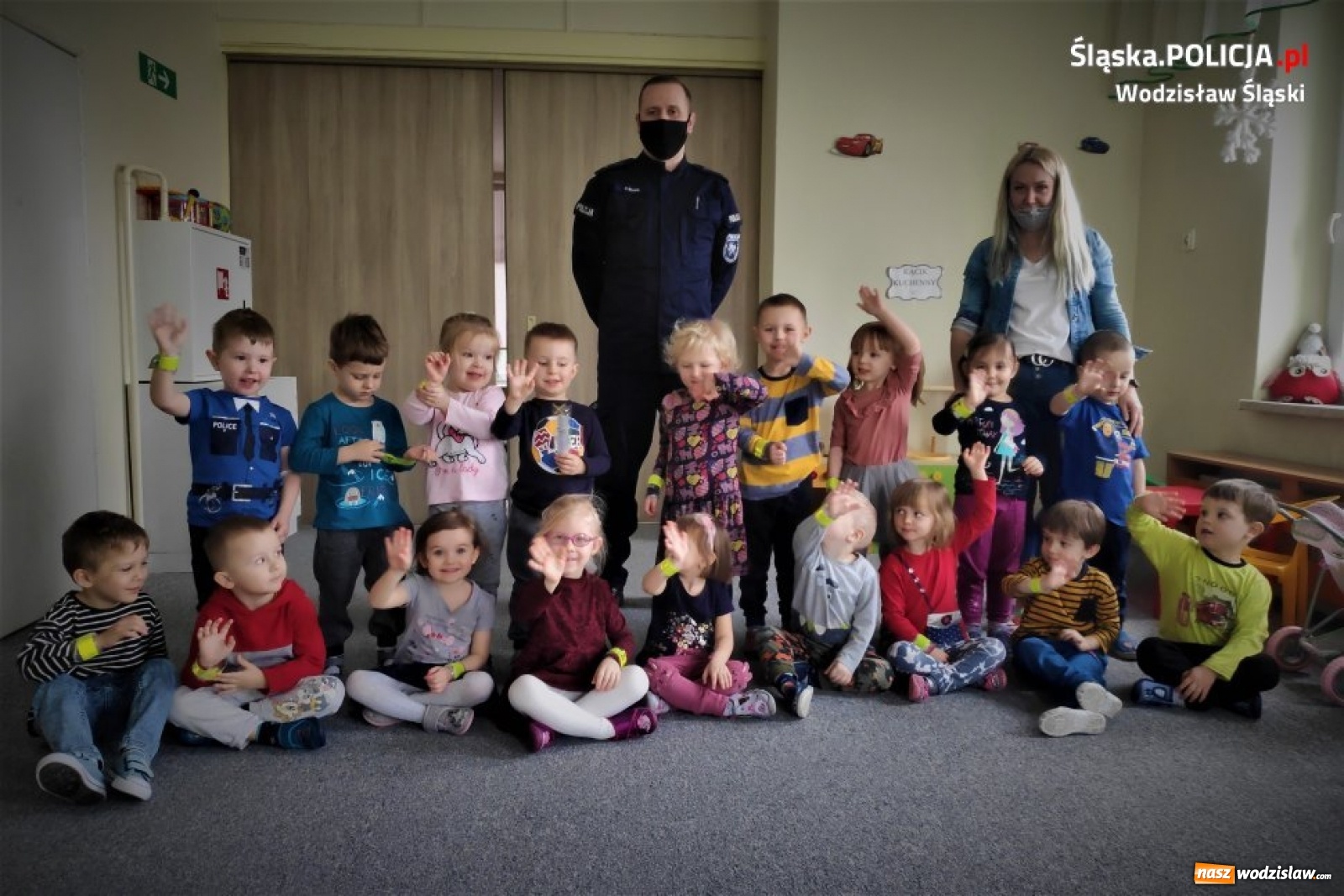 Zdjęcie w galerii na portalu naszwodzislaw.com: Pogadanka z najmłodszymi o bezpieczeństwie wiadomości z regionu
