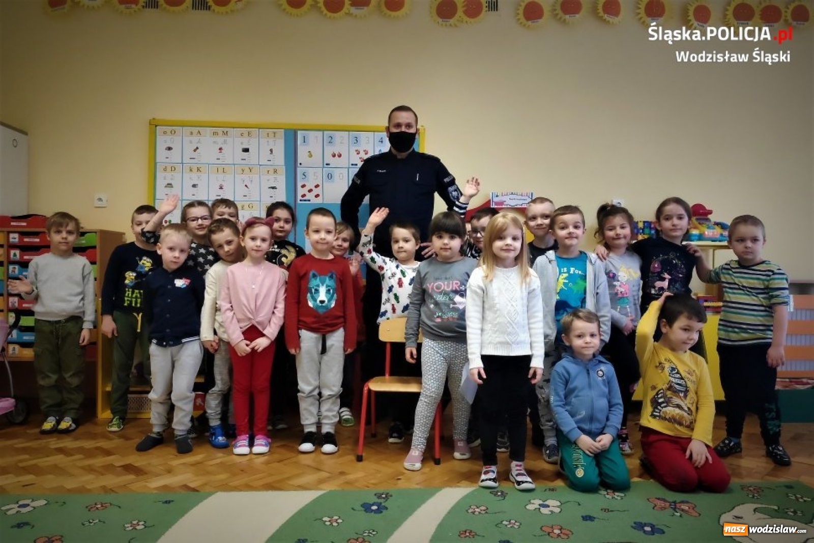 Zdjęcie w galerii na portalu naszwodzislaw.com: Pogadanka z najmłodszymi o bezpieczeństwie wiadomości z regionu