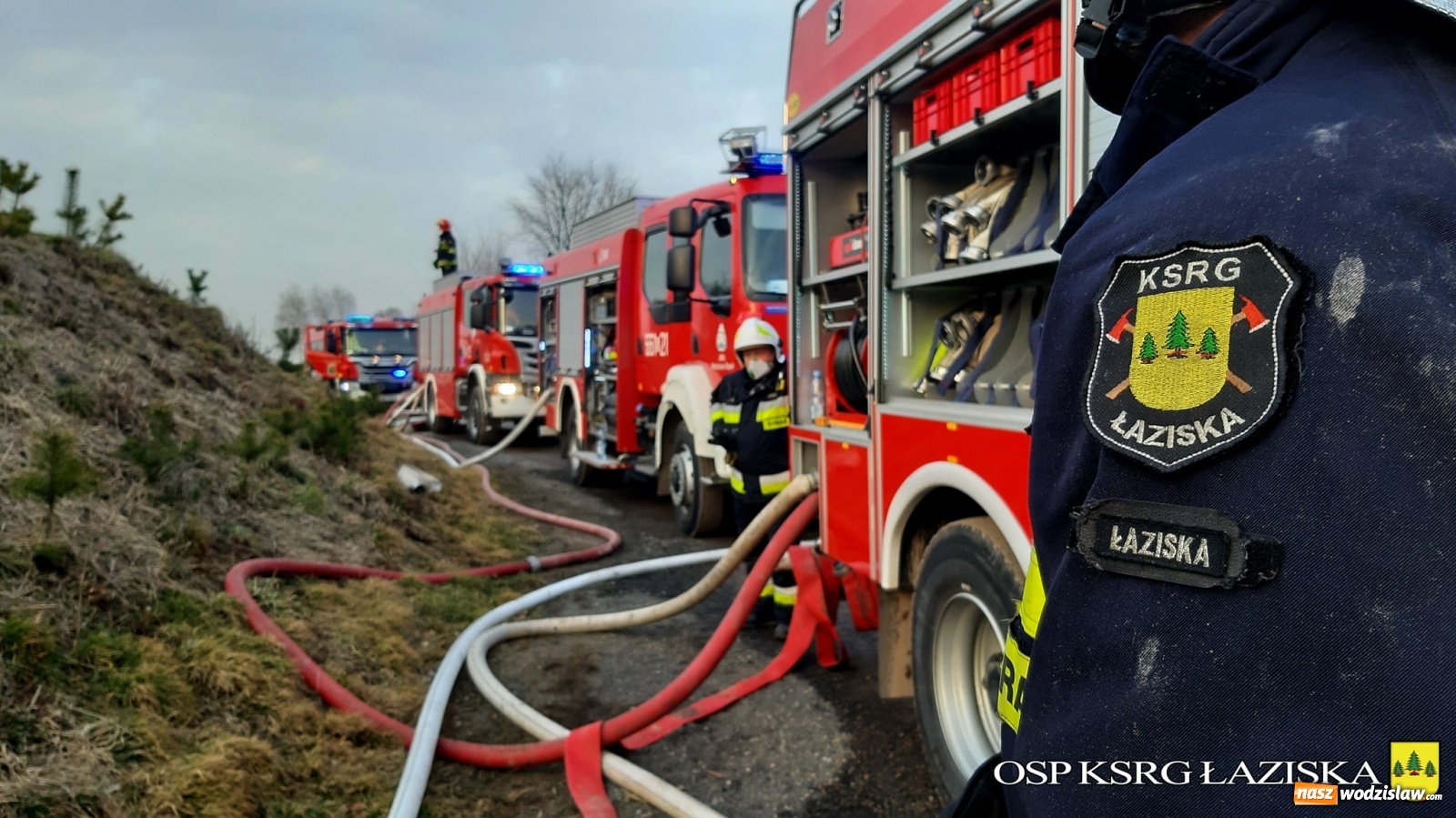 Zdjęcie w galerii na portalu naszwodzislaw.com: Pożar drewnianej stajni w Skrzyszowie [FOTO] wiadomości z regionu