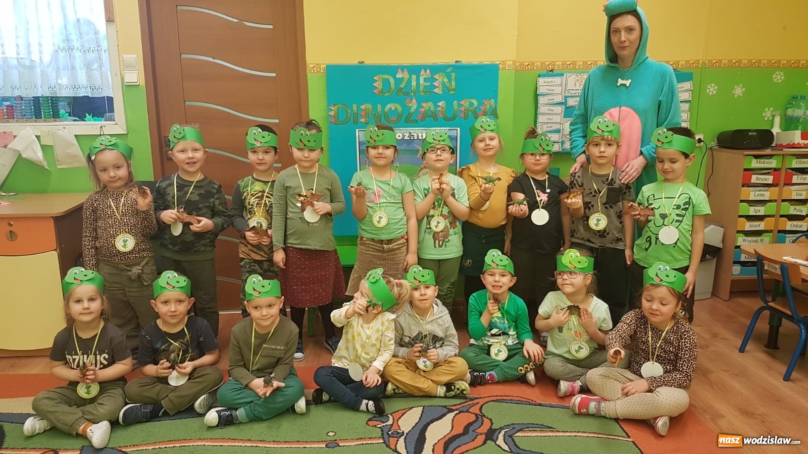 Zdjęcie w galerii na portalu naszwodzislaw.com: Przedszkolaki z Osiemnastki świętowały Dzień Dinozaura wiadomości z regionu