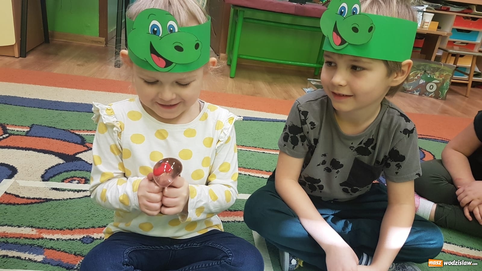 Zdjęcie w galerii na portalu naszwodzislaw.com: Przedszkolaki z Osiemnastki świętowały Dzień Dinozaura wiadomości z regionu