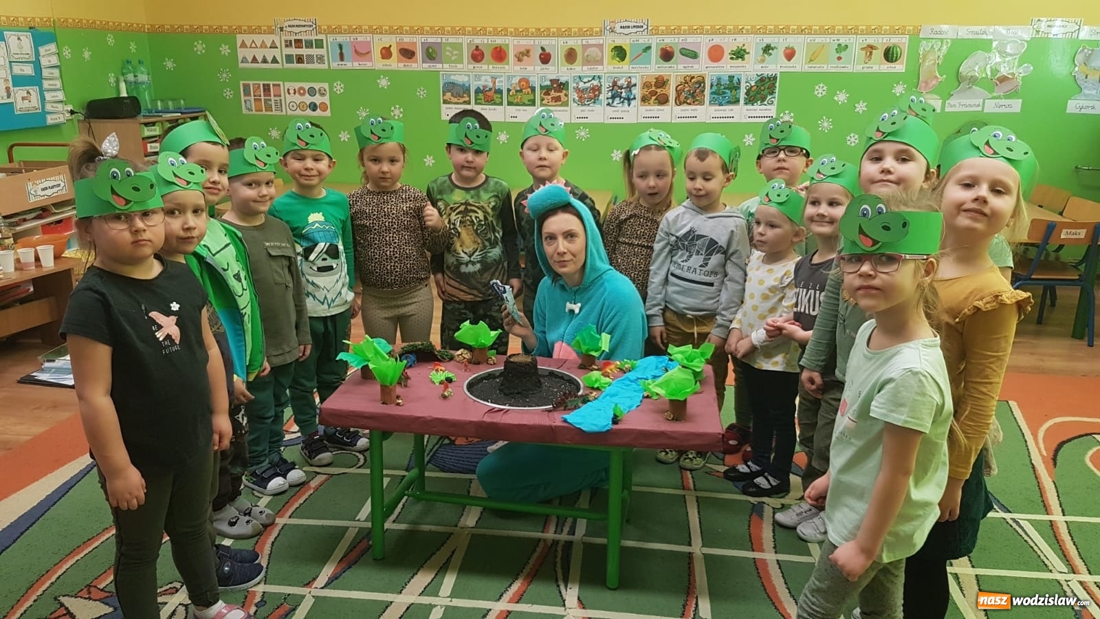 Zdjęcie w galerii na portalu naszwodzislaw.com: Przedszkolaki z Osiemnastki świętowały Dzień Dinozaura wiadomości z regionu