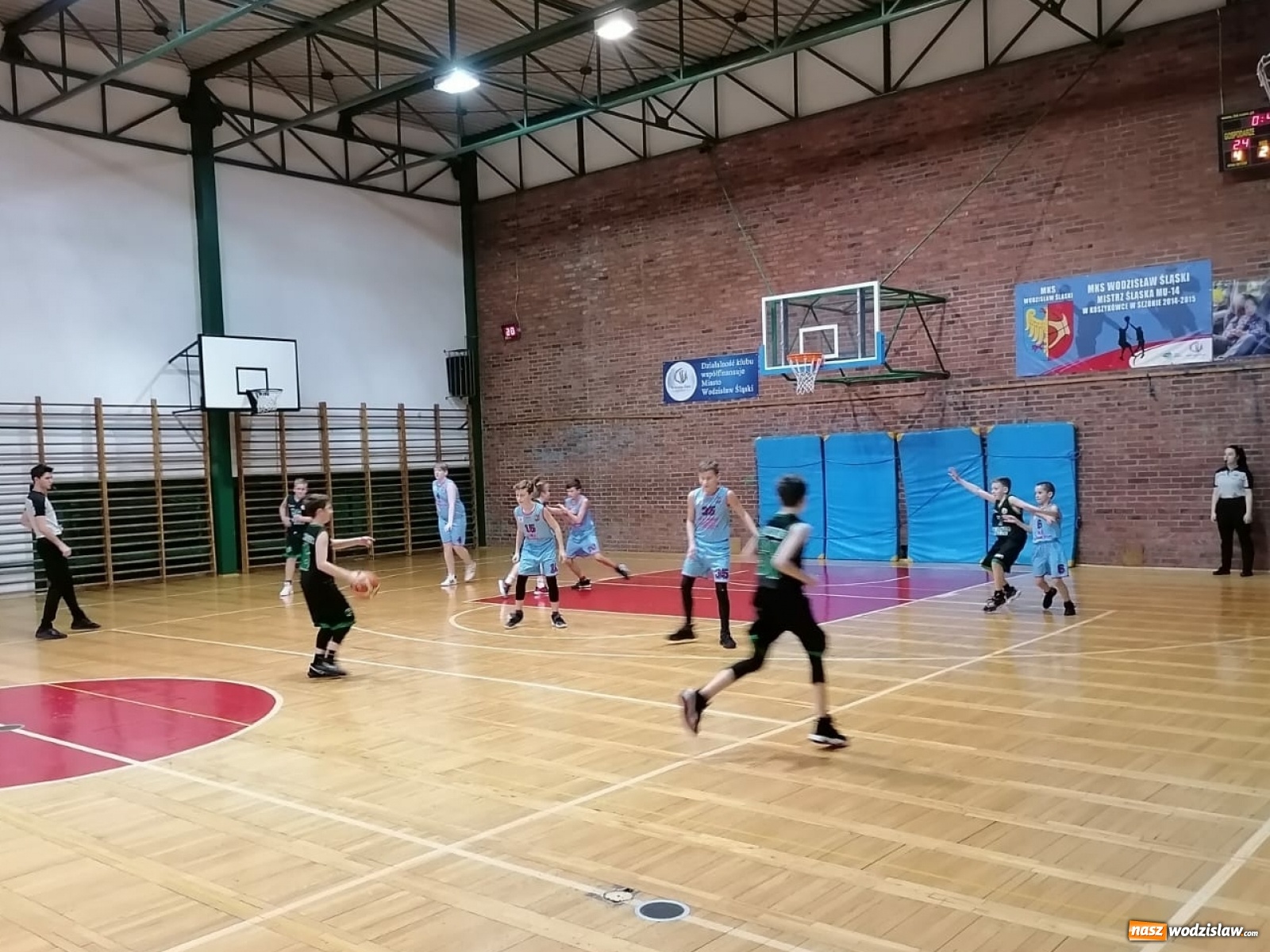 Zdjęcie w galerii na portalu naszwodzislaw.com: Kolejne zwycięstwo wodzisławskich koszykarzy wiadomości z regionu