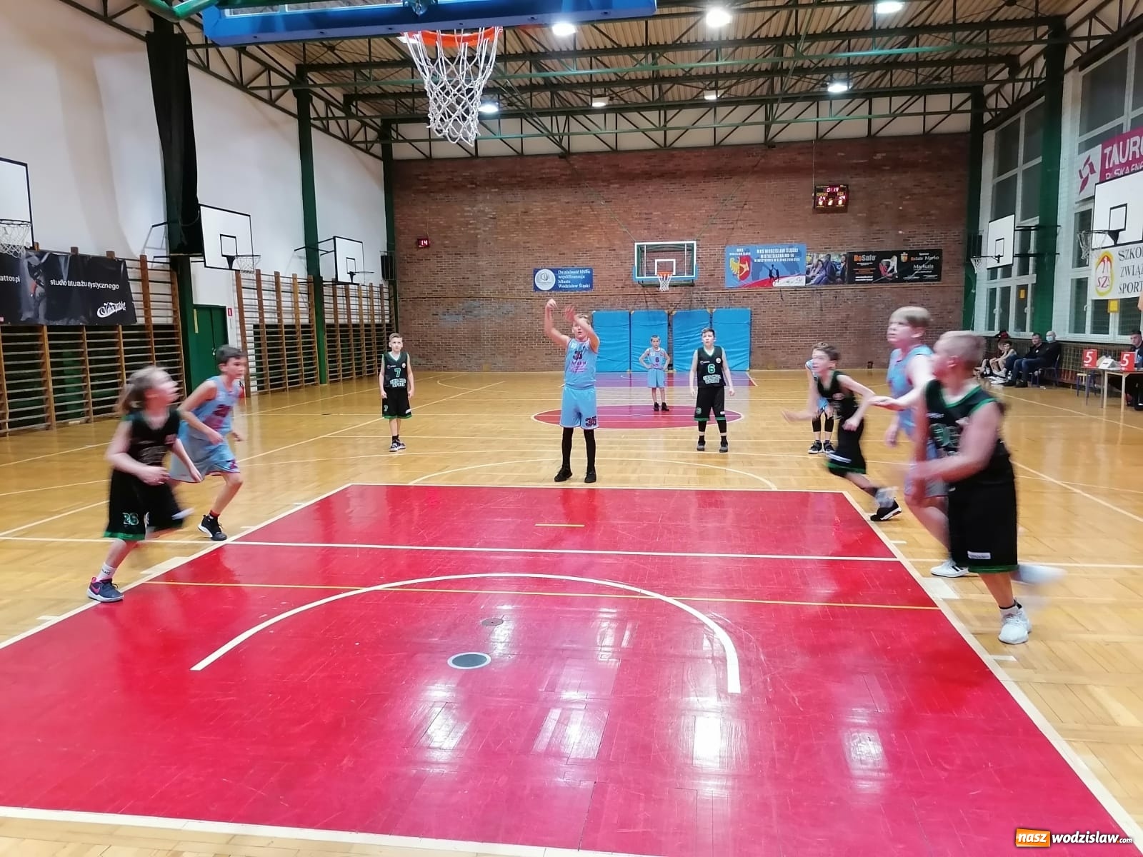 Zdjęcie w galerii na portalu naszwodzislaw.com: Kolejne zwycięstwo wodzisławskich koszykarzy wiadomości z regionu