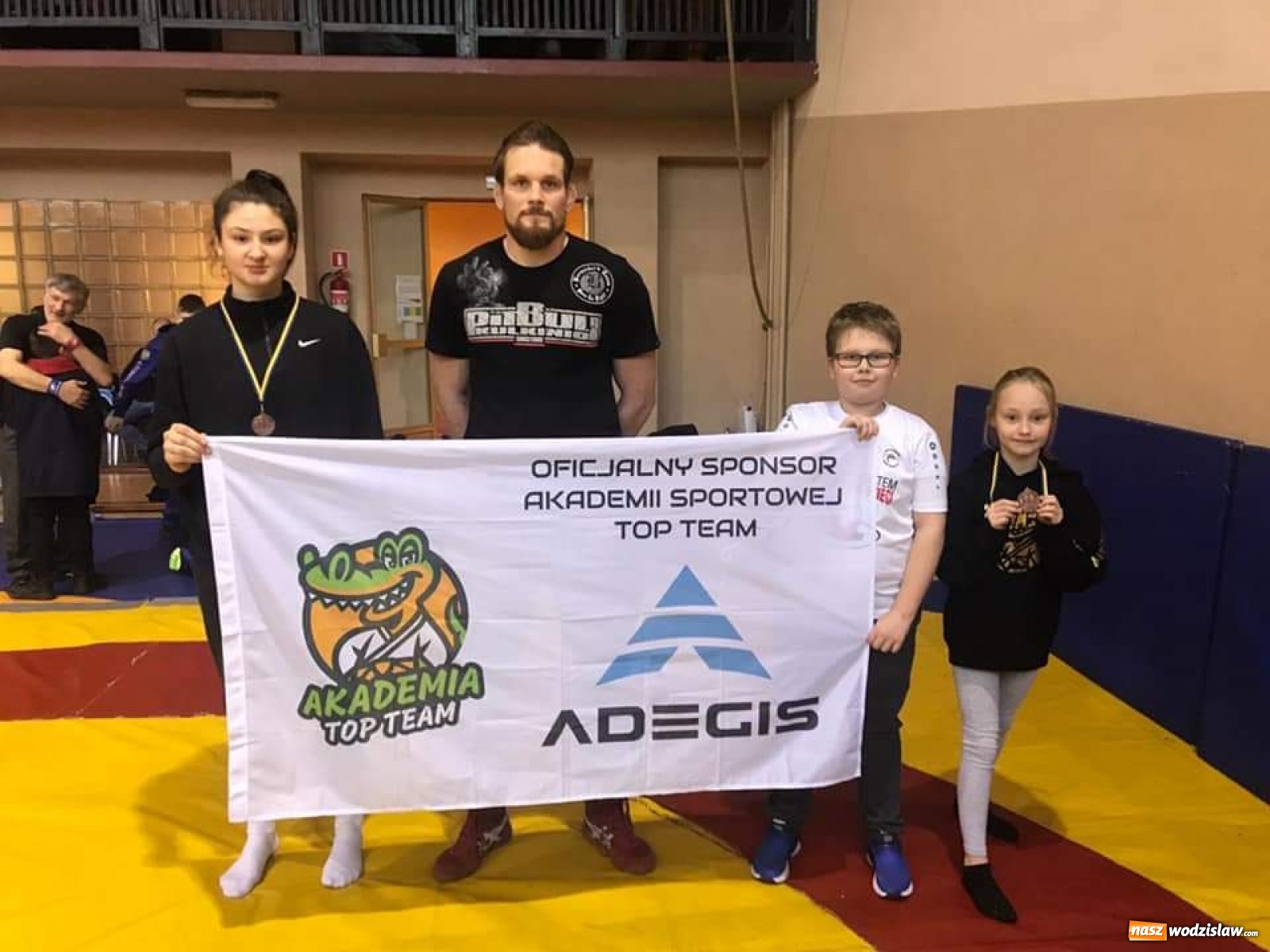 Zdjęcie w galerii na portalu naszwodzislaw.com: Historyczny start zawodników Akademii Top Team wiadomości z regionu