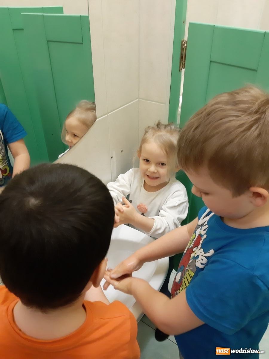 Zdjęcie w galerii na portalu naszwodzislaw.com: Przedszkolaki z Osiemnastki wiedzą jak walczyć z wirusami wiadomości z regionu