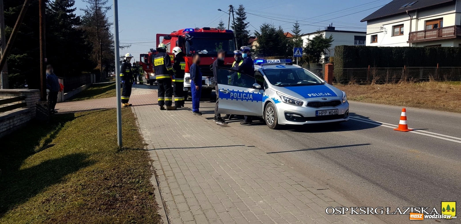 Zdjęcie w galerii na portalu naszwodzislaw.com: Zderzenie skutera z osobówką w Łaziskach wiadomości z regionu
