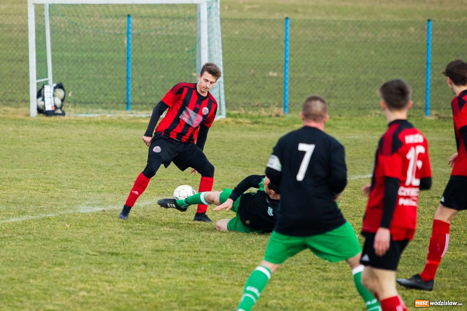 Zdjęcie w galerii na portalu naszwodzislaw.com: Kanonada w Pietraszynie. Rezerwy Czyżowic górą [FOTO] wiadomości z regionu