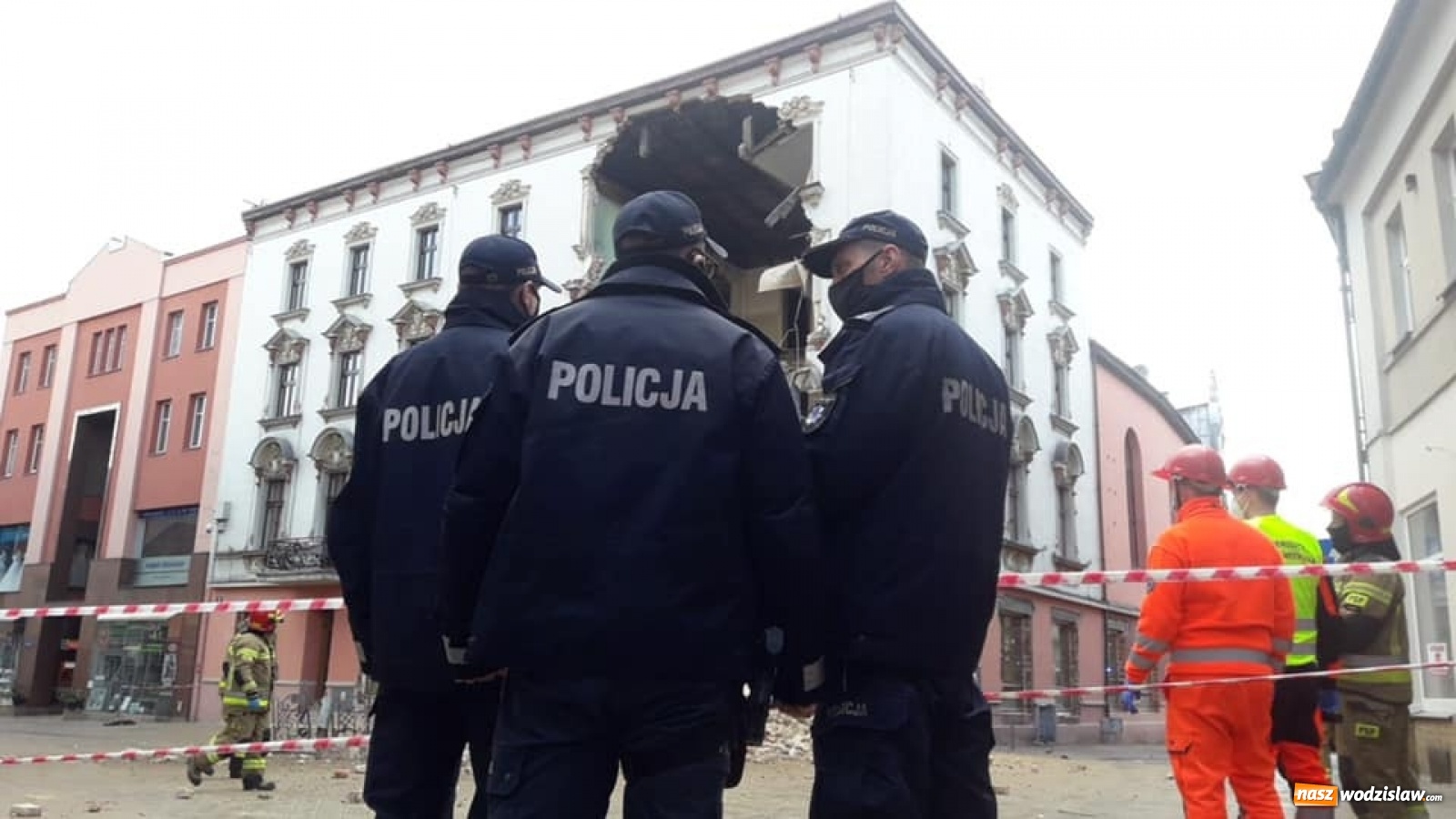 Zdjęcie w galerii na portalu naszwodzislaw.com: Runęła frontowa ściana kamienicy w centrum Rybnika wiadomości z regionu