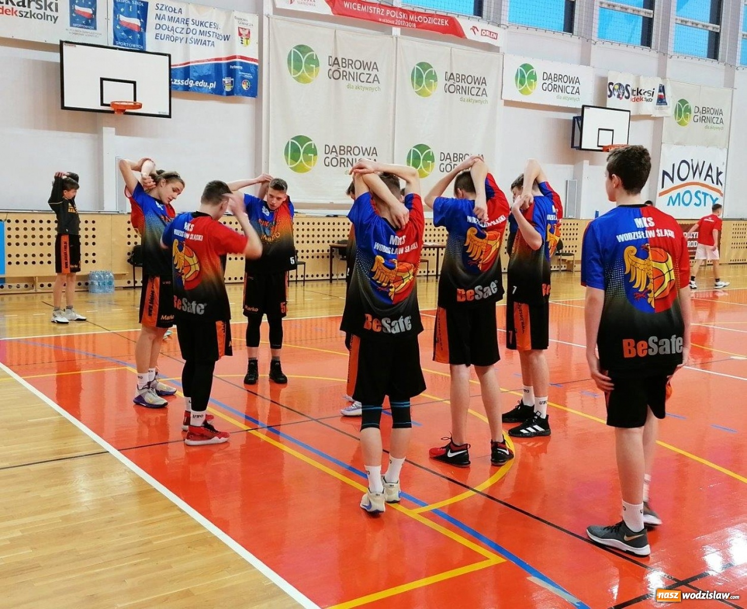 Zdjęcie w galerii na portalu naszwodzislaw.com: Koszykarze MKS Wodzisław górą w Dąbrowie Górniczej wiadomości z regionu