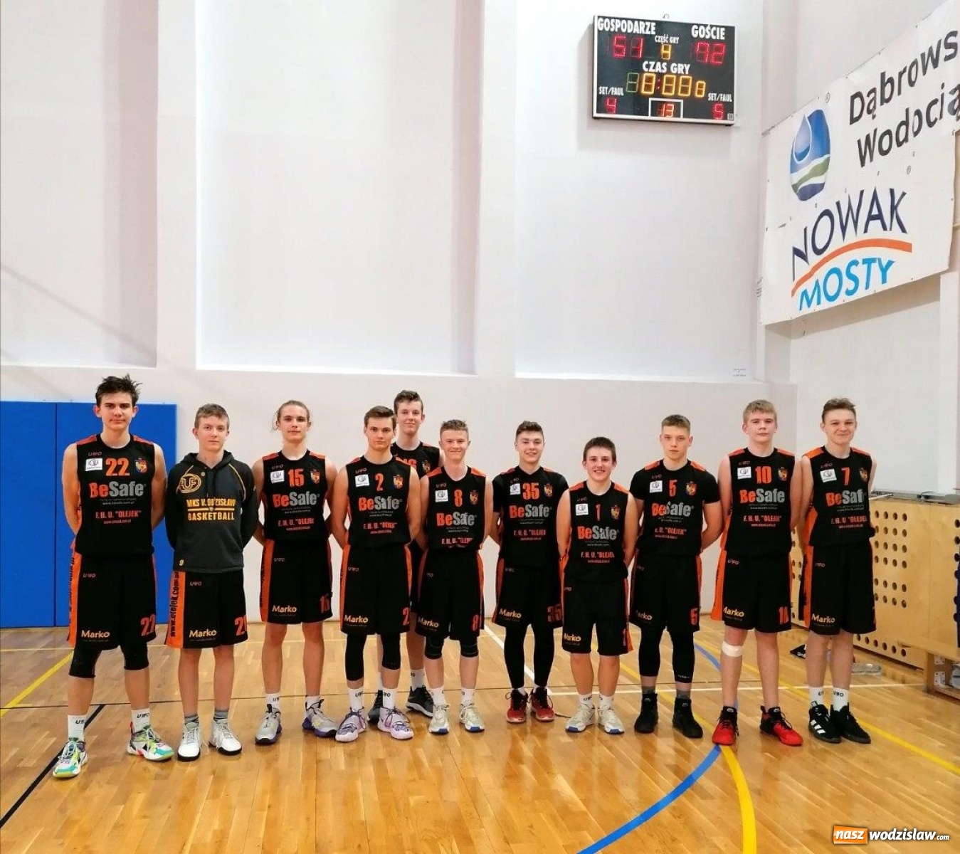 Zdjęcie w galerii na portalu naszwodzislaw.com: Koszykarze MKS Wodzisław górą w Dąbrowie Górniczej wiadomości z regionu