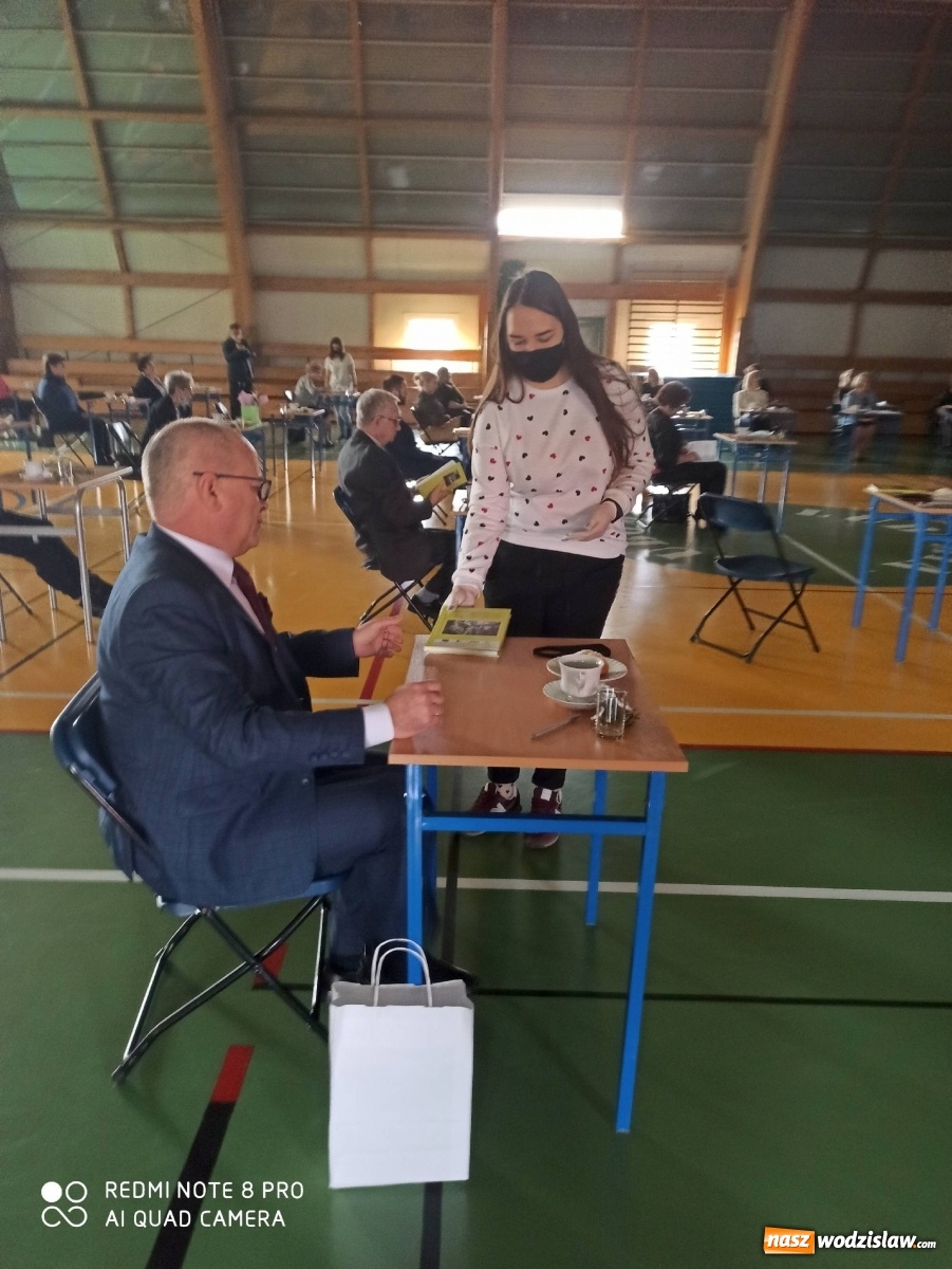 Zdjęcie w galerii na portalu naszwodzislaw.com: Godki i bojki Strzałki - obraz małej ojczyzny na kartach książki wiadomości z regionu