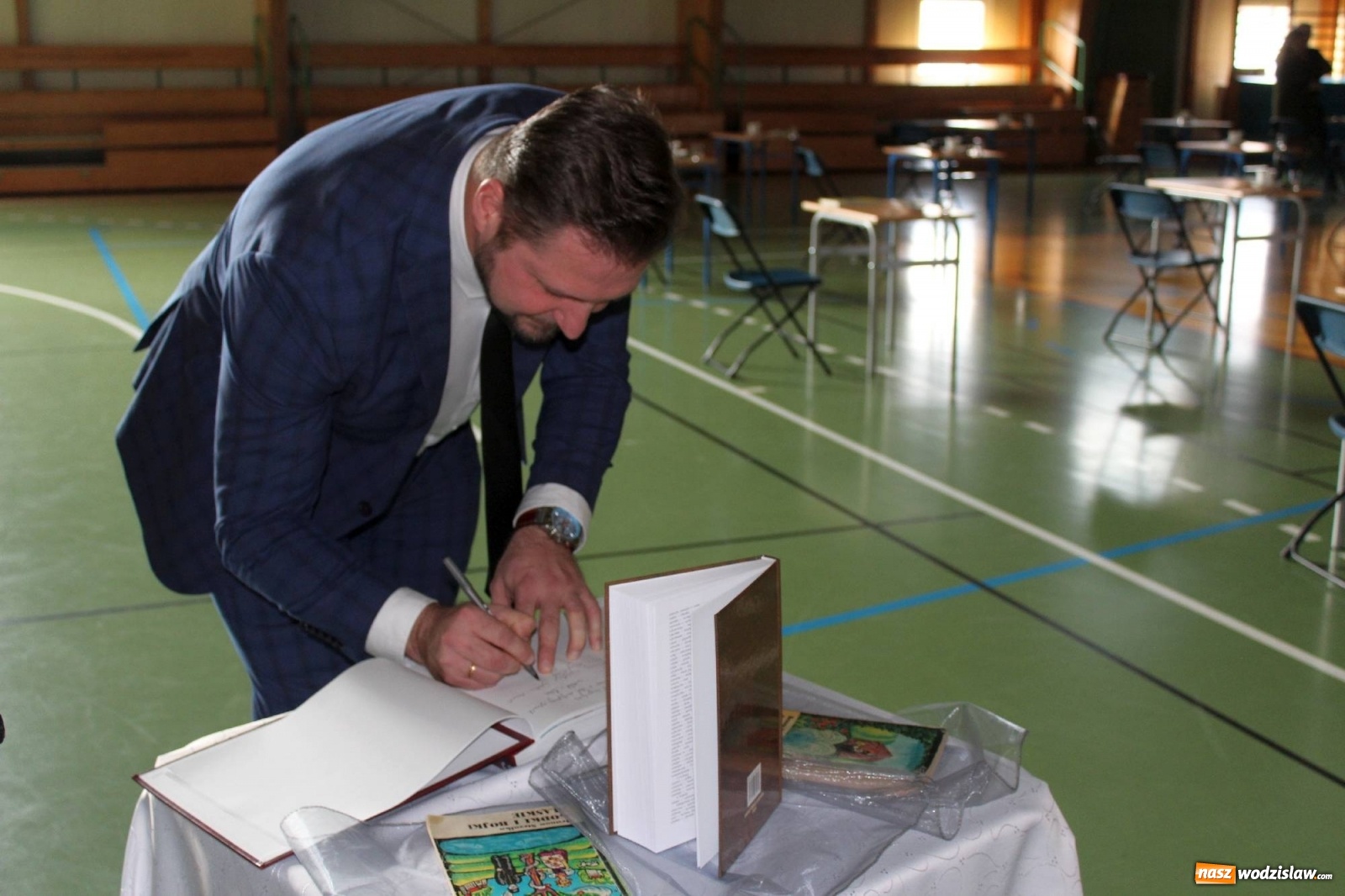 Zdjęcie w galerii na portalu naszwodzislaw.com: Godki i bojki Strzałki - obraz małej ojczyzny na kartach książki wiadomości z regionu