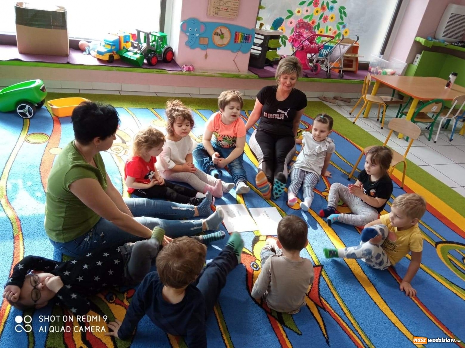 Zdjęcie w galerii na portalu naszwodzislaw.com: Dzień kolorowych skarpetek w wodzisławskim Bursztynku wiadomości z regionu