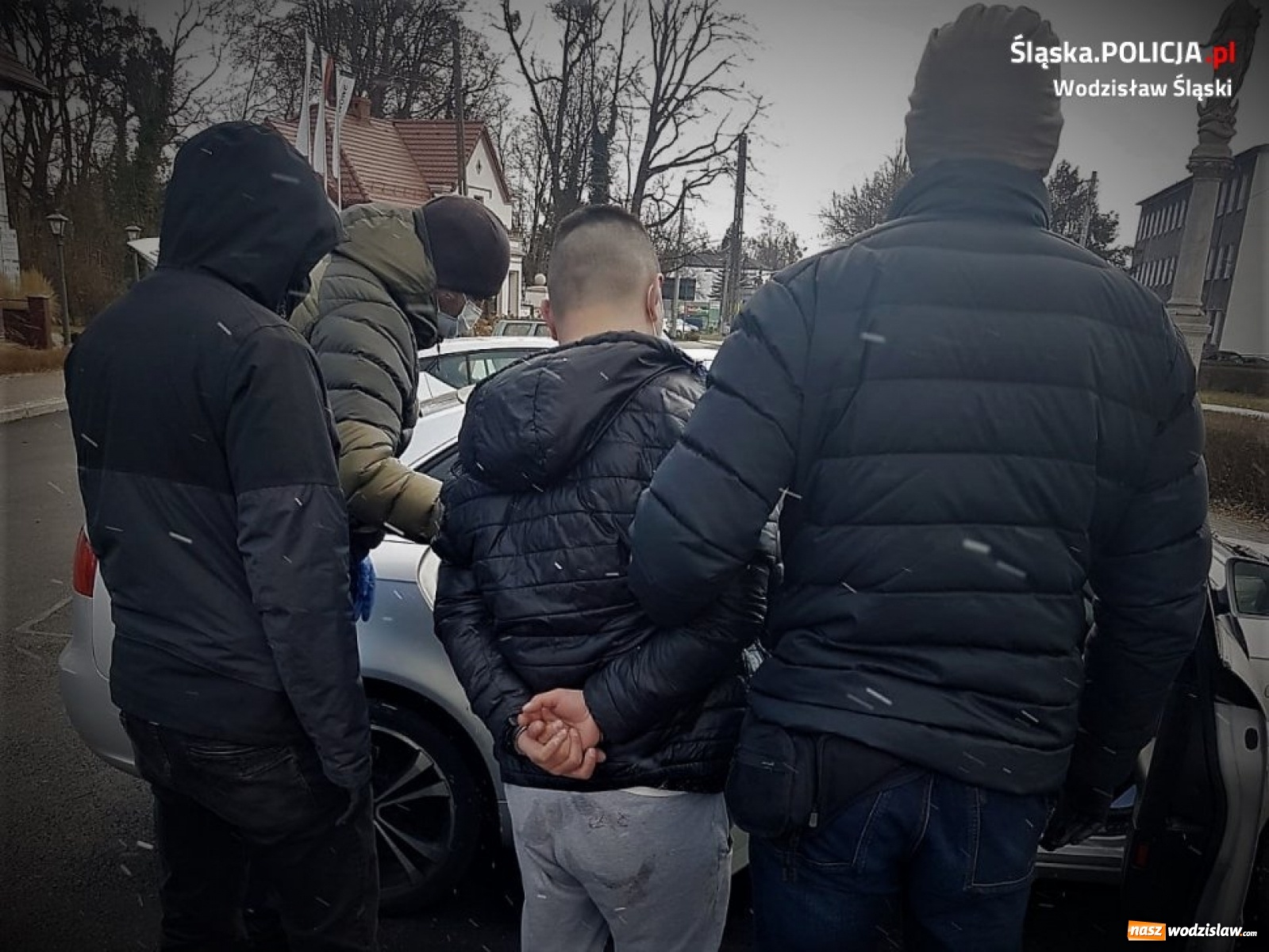 Zdjęcie w galerii na portalu naszwodzislaw.com: Policyjna akcja w Rudach. Zatrzymanie nożownika wiadomości z regionu