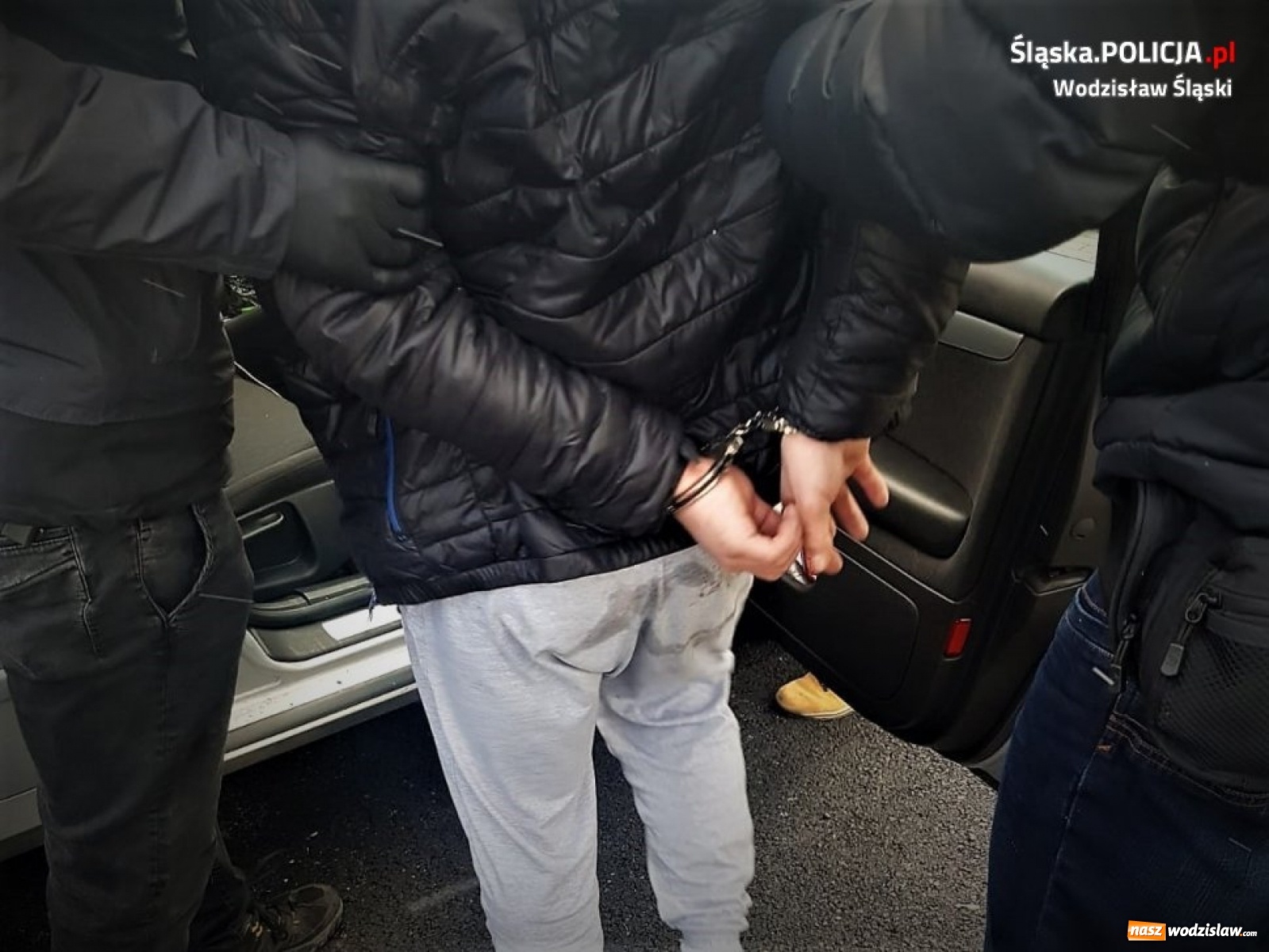 Zdjęcie w galerii na portalu naszwodzislaw.com: Policyjna akcja w Rudach. Zatrzymanie nożownika wiadomości z regionu