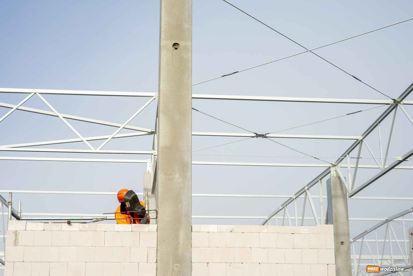 Zdjęcie w galerii na portalu naszwodzislaw.com: Eko-Okna budują i rozwijają produkcję okien drewnianych wiadomości z regionu