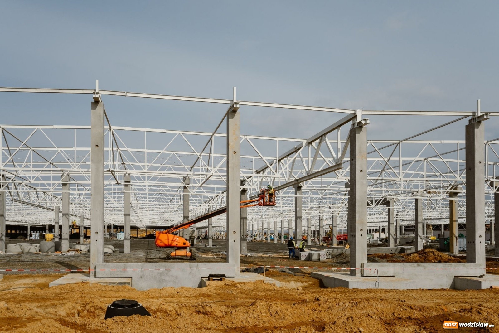 Zdjęcie w galerii na portalu naszwodzislaw.com: Eko-Okna budują i rozwijają produkcję okien drewnianych wiadomości z regionu