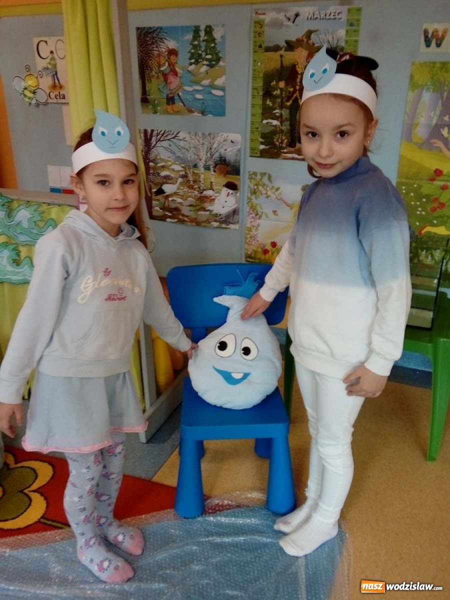 Zdjęcie w galerii na portalu naszwodzislaw.com: Z wodą zdrowo i wesoło. Zabawy przedszkolaków z Osiemnastki wiadomości z regionu