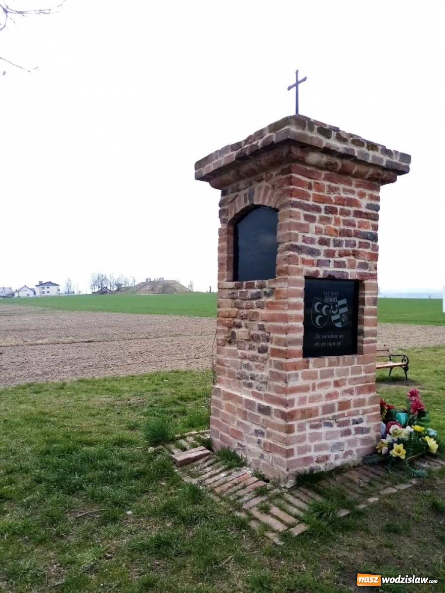 Zdjęcie w galerii na portalu naszwodzislaw.com: U Bordynowskiej Pani i Stanisława Kostki. Wiosenny spacer po Lubomi [FOTO] wiadomości z regionu