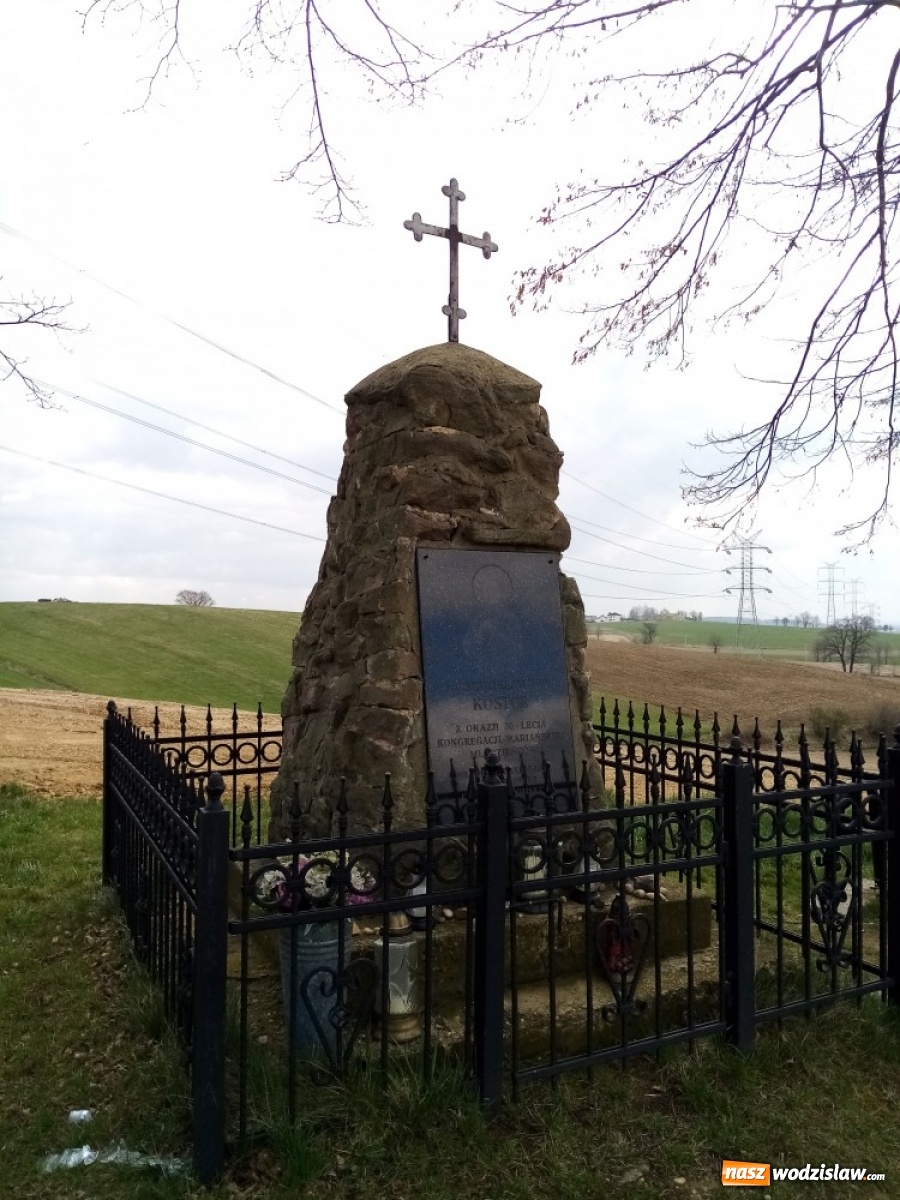 Zdjęcie w galerii na portalu naszwodzislaw.com: U Bordynowskiej Pani i Stanisława Kostki. Wiosenny spacer po Lubomi [FOTO] wiadomości z regionu