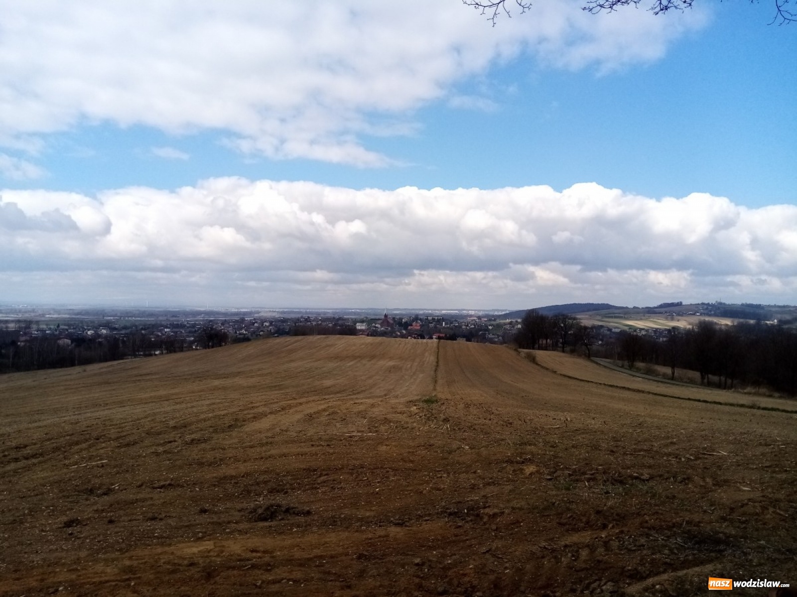 Zdjęcie w galerii na portalu naszwodzislaw.com: U Bordynowskiej Pani i Stanisława Kostki. Wiosenny spacer po Lubomi [FOTO] wiadomości z regionu
