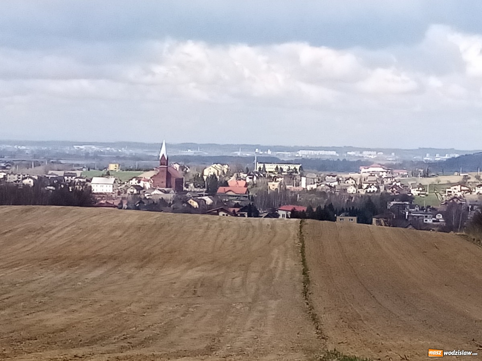 Zdjęcie w galerii na portalu naszwodzislaw.com: U Bordynowskiej Pani i Stanisława Kostki. Wiosenny spacer po Lubomi [FOTO] wiadomości z regionu