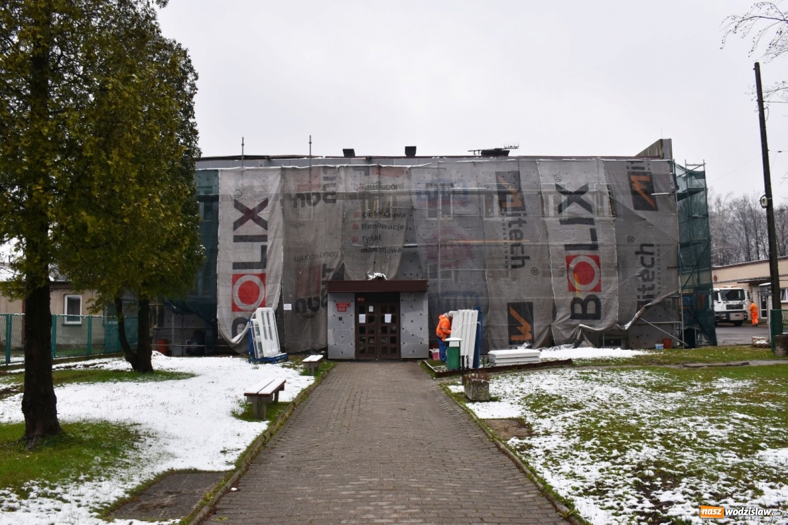 Zdjęcie w galerii na portalu naszwodzislaw.com: Trwa termomodernizacja budynku SKM [FOTO] wiadomości z regionu