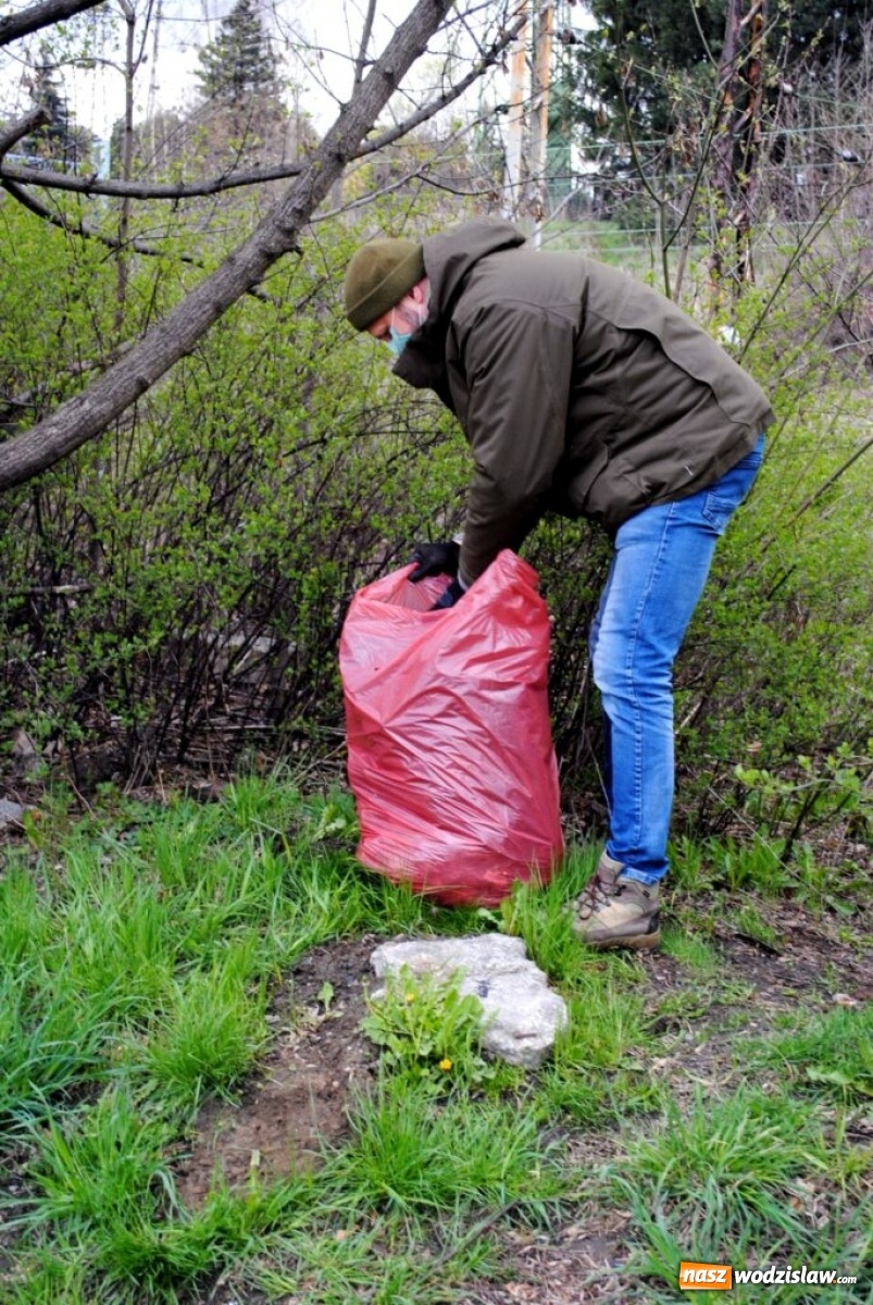 Zdjęcie w galerii na portalu naszwodzislaw.com: To nie są nasze śmieci, ale to nasze miasto! Akcja sprzątania w Radlinie wiadomości z regionu