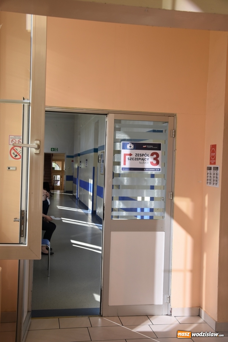 Zdjęcie w galerii na portalu naszwodzislaw.com: Ruszył punkt szczepień w szpitalu w Rydułtowach wiadomości z regionu