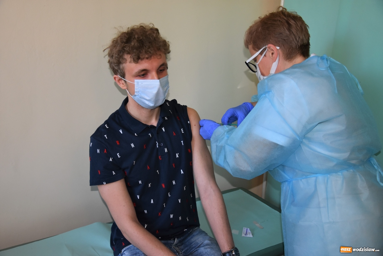Zdjęcie w galerii na portalu naszwodzislaw.com: Ruszył punkt szczepień w szpitalu w Rydułtowach wiadomości z regionu