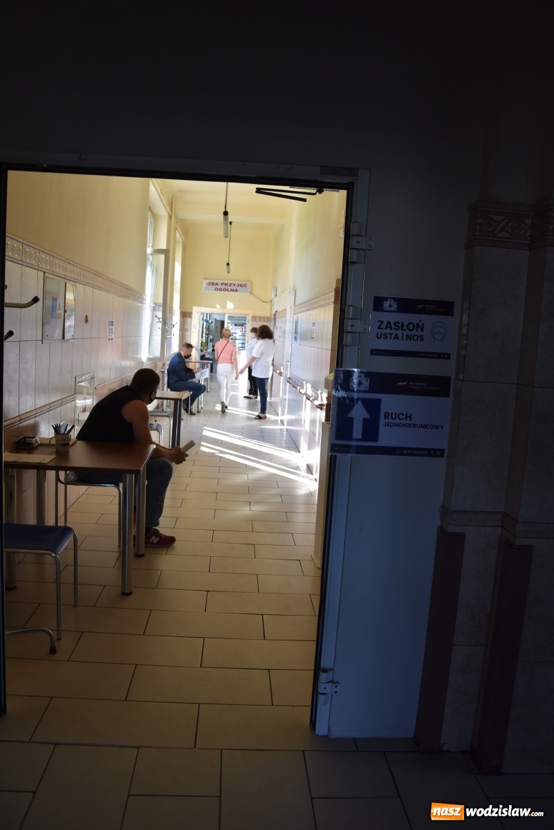 Zdjęcie w galerii na portalu naszwodzislaw.com: Ruszył punkt szczepień w szpitalu w Rydułtowach wiadomości z regionu