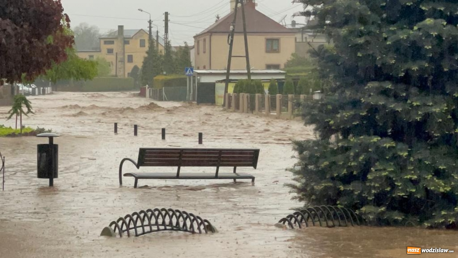 Zdjęcie w galerii na portalu naszwodzislaw.com: Ogrom zniszczeń po kolejnej nawałnicy [FOTO i WIDEO] wiadomości z regionu